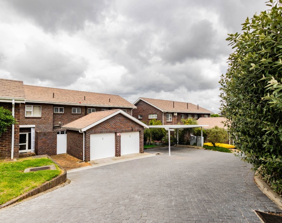 To Let 4 Bedroom Property for Rent in Eversdal Western Cape